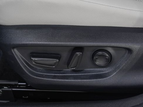 Used 2026 Toyota Camry XLE AWD/4WD image 21