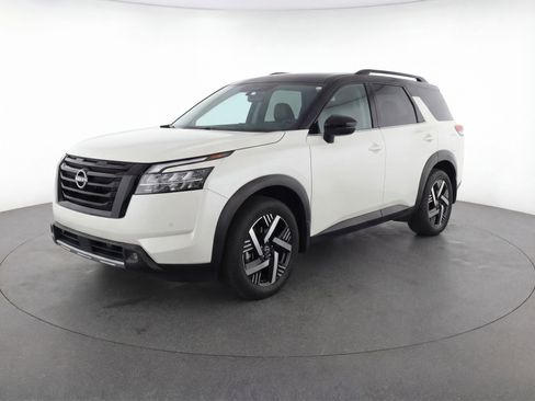 Used 2025 Nissan Kicks SV FWD image 3
