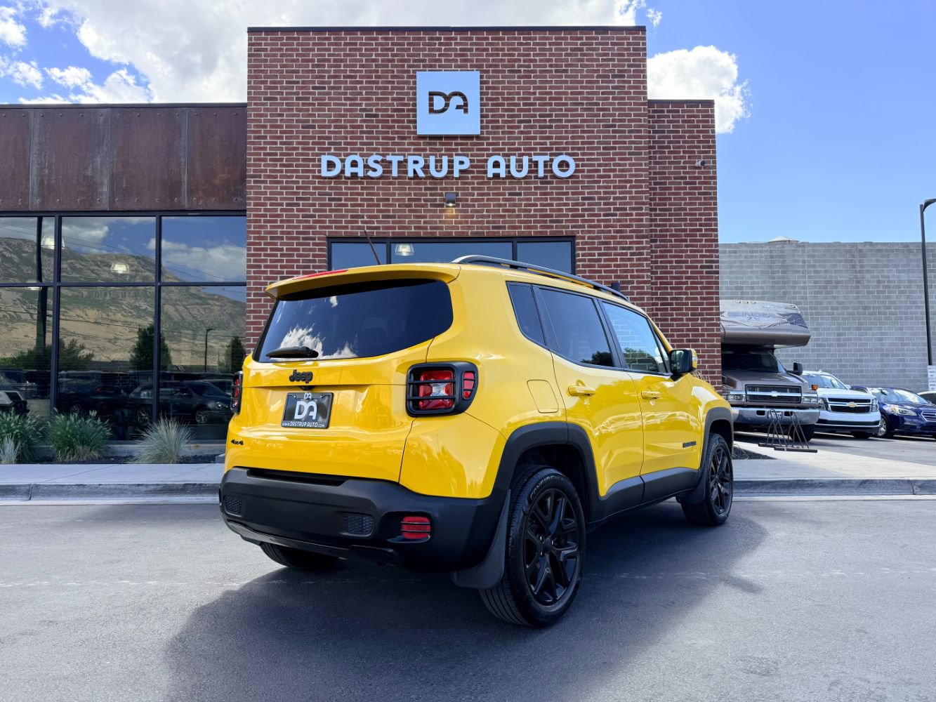 Used 2017 Jeep Renegade Altitude AWD/4WD image 8