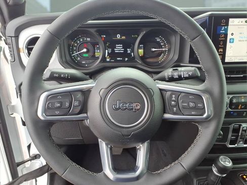 Used 2025 Jeep Wrangler Unlimited Sahara AWD/4WD image 10