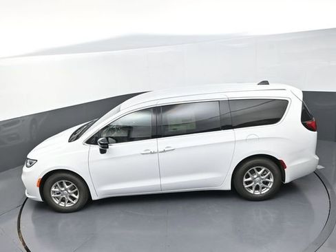 New 2026 Chrysler Pacifica Select FWD image 14