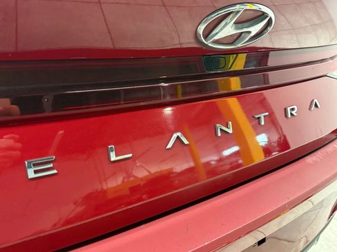 Used 2023 Hyundai Elantra SEL image 13