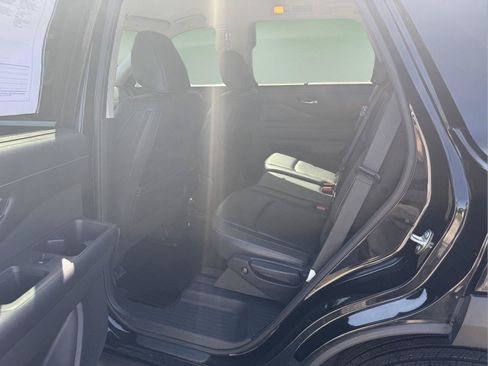 Used 2024 Nissan Pathfinder SL AWD/4WD image 5