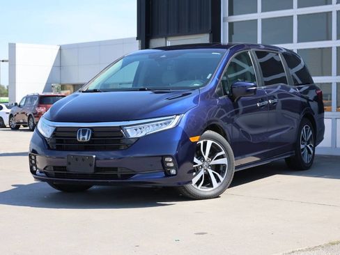 Used 2024 Honda Odyssey Touring image 3