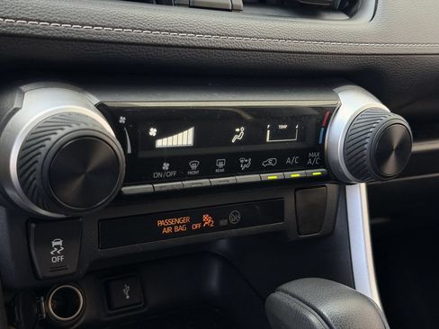 Used 2020 Toyota RAV4 LE FWD image 21