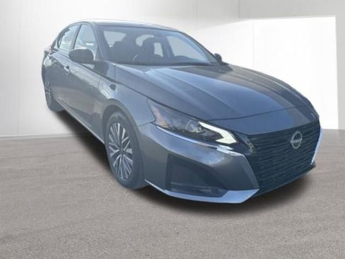 Used 2025 Nissan Altima 2.5 SV image 6