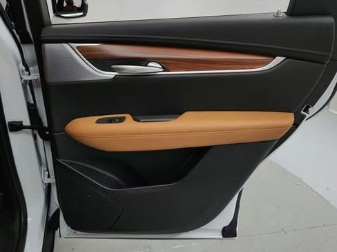 Certified 2025 Cadillac XT5 Premium Luxury w/ LPO, Floor Liner Package AWD/4WD image 20