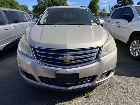 Used 2015 Chevrolet Traverse LT w/ Style and Technology Package image 2