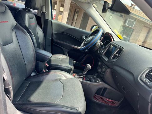 Used 2018 Jeep Compass Trailhawk w/ Leather Interior Group AWD/4WD image 17