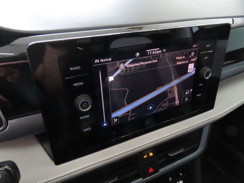 New 2025 Volkswagen Taos SEL image 20