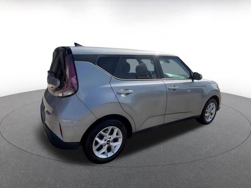Used 2025 Kia Soul LX w/ LX Technology Package FWD image 13