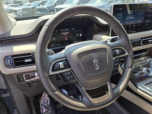 Used 2022 Lincoln Nautilus Reserve w/ Equipment Group 201A FWD image 11
