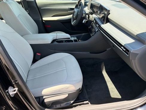Used 2025 Hyundai Sonata SEL FWD image 13