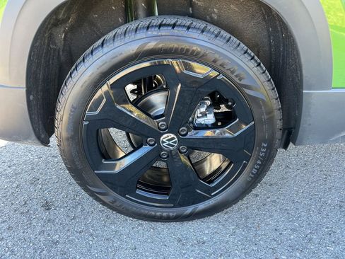 Used 2025 Volkswagen Taos SE image 7