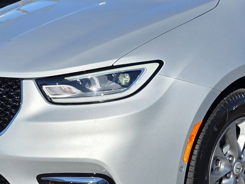 New 2026 Chrysler Pacifica Limited image 8