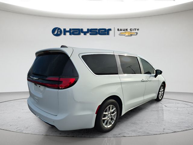 Used 2026 Chrysler Pacifica Select FWD image 10