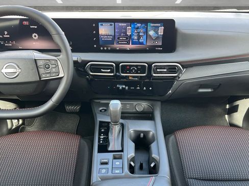 New 2026 Nissan Sentra SR w/ Floor Mat Package FWD image 4