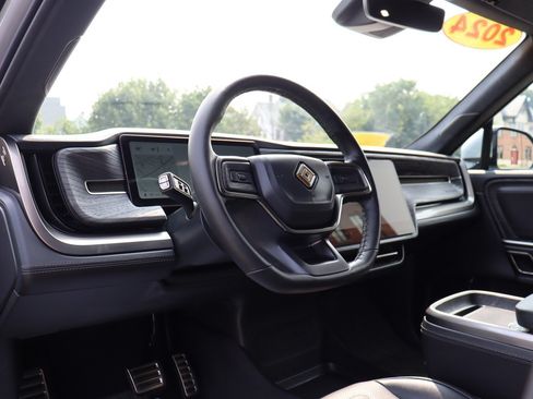 Used 2024 Rivian R1S Adventure Dual AWD/4WD image 9