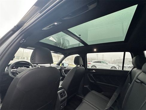 Used 2023 Volkswagen Tiguan SE R-Line image 28