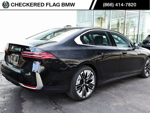 Certified 2025 BMW 530i w/ Premium Package image 7