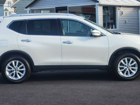 Used 2018 Nissan Rogue SV w/ Premium Package AWD/4WD image 5