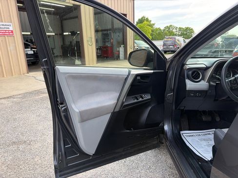 Used 2013 Toyota RAV4 XLE image 17