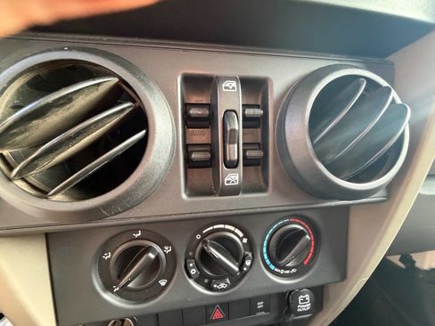 Used 2009 Jeep Wrangler Unlimited X image 17