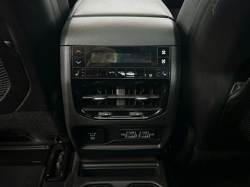 Used 2024 Jeep Grand Cherokee L Limited w/ Luxury Tech Group II image 29