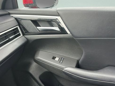 Used 2024 Mitsubishi Outlander SE Black Edition FWD image 13