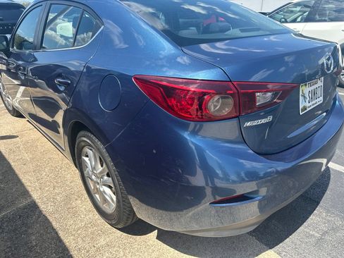 Used 2017 MAZDA MAZDA3 Sport w/ Preferred Equipment Package FWD image 4