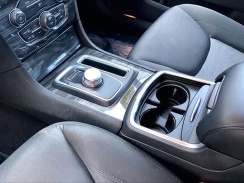 Used 2019 Chrysler 300 Touring w/ Sport Appearance Package AWD/4WD image 17
