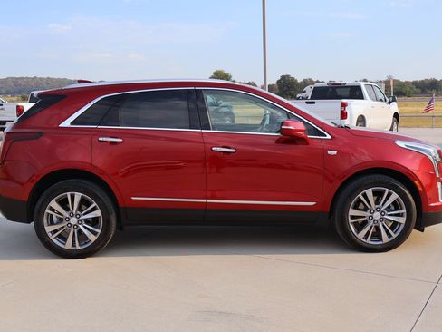 Used 2024 Cadillac XT5 Premium Luxury w/ Technology Package FWD image 5