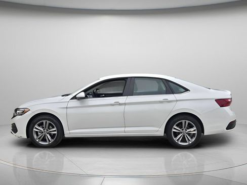 Certified 2023 Volkswagen Jetta SE FWD image 3