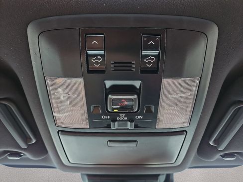 Used 2022 Lexus GX 460 Luxury w/ Sport Design Package AWD/4WD image 28