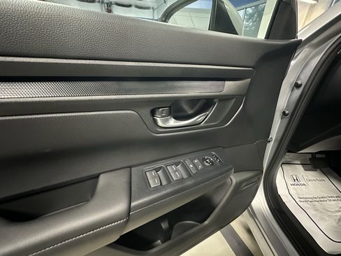 Used 2025 Honda CR-V EX image 8