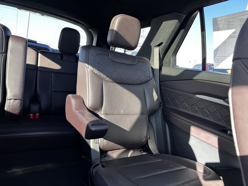 Certified 2025 Ford Explorer Platinum w/ LUX Leather Package image 14