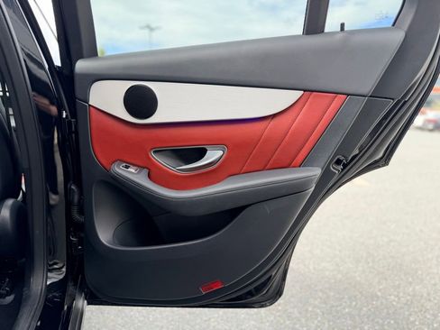 Used 2022 Mercedes-Benz GLC 300 4MATIC image 21