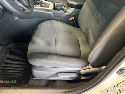 Used 2019 Toyota RAV4 LE image 32