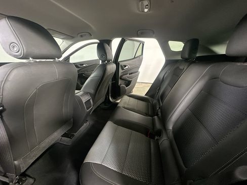 Used 2025 Chevrolet Trax LT FWD image 13