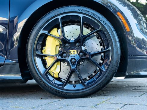 Used 2020 Bugatti Chiron image 40