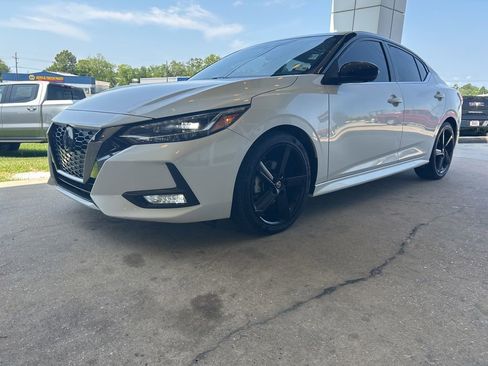 Used 2022 Nissan Sentra SR w/ SR Premium Package FWD image 4