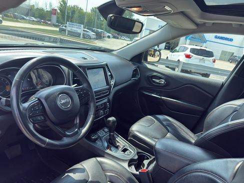 Used 2019 Jeep Cherokee Trailhawk AWD/4WD image 26