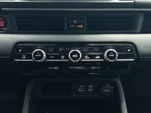 Used 2025 Honda Pilot Touring image 26