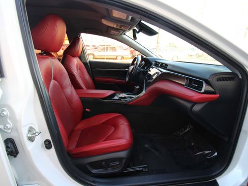 Used 2020 Toyota Camry XSE w/ Blackout Package image 11