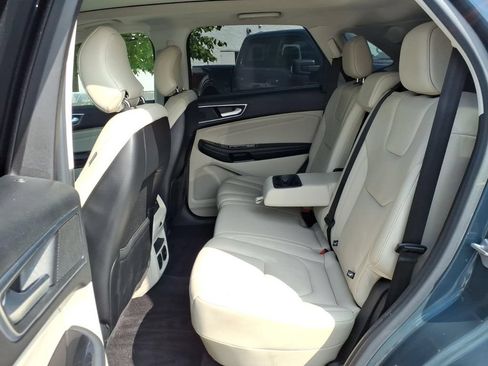 Used 2016 Ford Edge Titanium FWD image 9