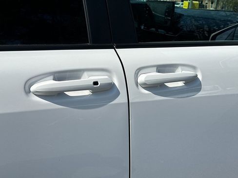 Certified 2023 Toyota Sienna LE image 8