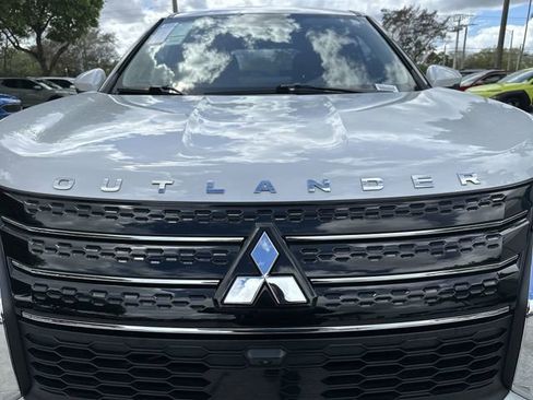 Used 2024 Mitsubishi Outlander SE image 18