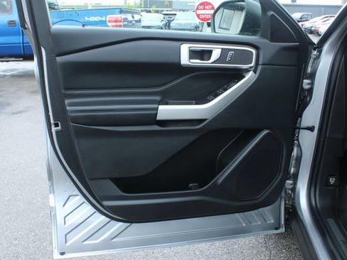 Used 2020 Ford Explorer XLT w/ Equipment Group 202A AWD/4WD image 10
