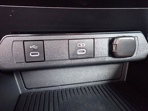 Used 2025 Toyota Prius Plug-In Hybrid FWD image 17