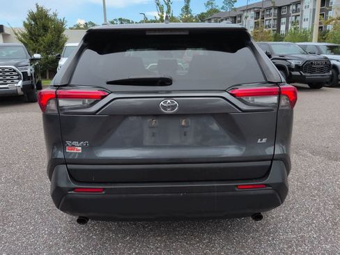 Used 2019 Toyota RAV4 LE FWD image 5